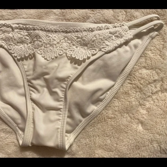 ❤️‍🔥R, W & B 2 IN 1 REVERSIBLE STARS & STRIPES BIKINI WITH WHITE BOTTOMS SIZE M - Picture 7 of 9